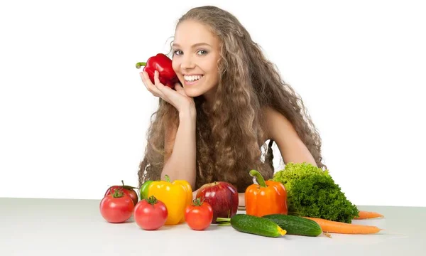 Jonge vrouw genietend van vruchten — Stockfoto