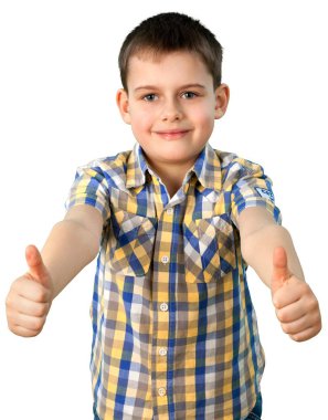 Beyaz arka planda izole edilmiş, baş parmak gösteren küçük çocuk.