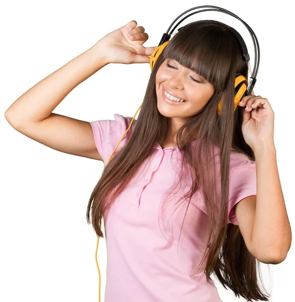 Junge Frau hört Musik — Stockfoto