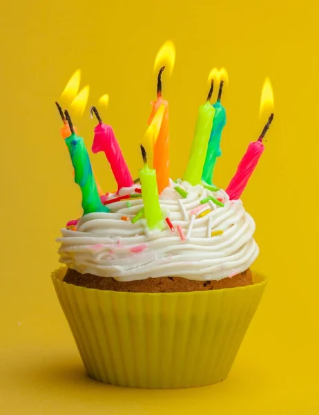 Delicious cupcake with cream — Stock Photo, Image