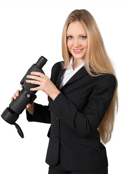 Mulher loira segurando binóculos — Fotografia de Stock