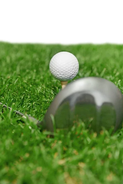 Golf ball on tee — Stock Photo, Image