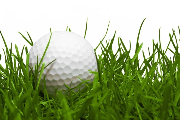 Bola de golfe na grama — Fotografia de Stock