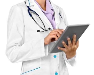 Beyaz arka plan üzerinde izole genç sevimli kadın doktor