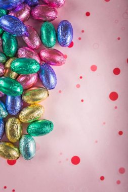 renkli folyo çikolata yumurta 