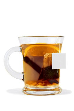 dilimlenmiş limon ile çay