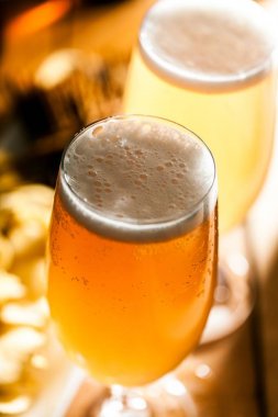 Bir bardak soğuk bira.