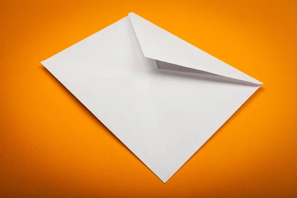 Envelope branco em branco — Fotografia de Stock