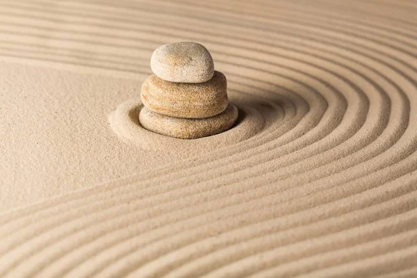 Zen-Steine im Sand — Stockfoto