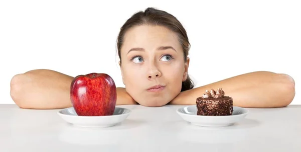 Femme Choix Entre Pomme Gâteau Isolé Sur Fond Blanc — Photo