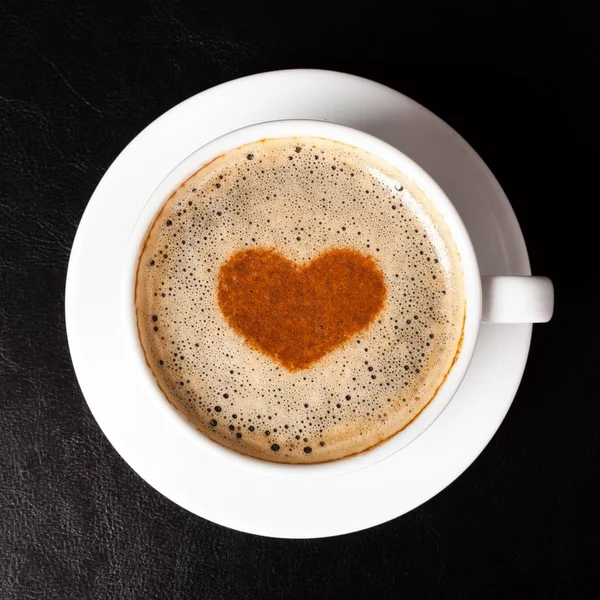 Tasse Kaffee Mit Herzförmigem Schaum — Stockfoto