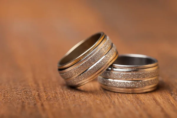 Anillos de boda dorados —  Fotos de Stock