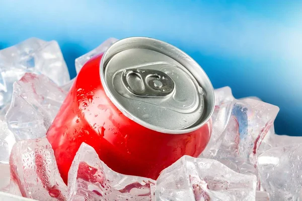 Crumpled metal can — Stock Photo, Image