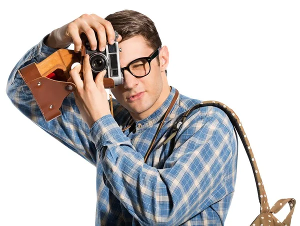 Knappe man met retro camera — Stockfoto