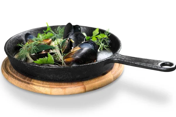 Moules bouillies dans une poêle noire — Photo