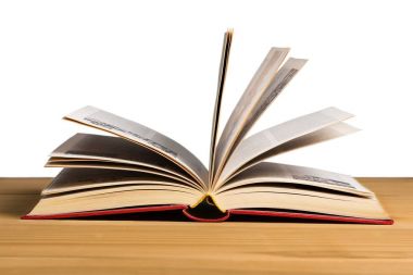 Beyaz arkaplanda izole edilmiş kitabı aç 