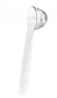 Beyaz arka plan üzerinde izole beyaz dökme şeker 