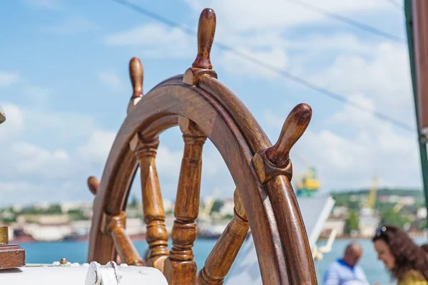 Houten Stuurwiel Van Zeilboot — Stockfoto