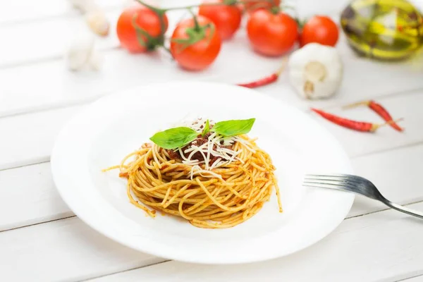 Паста Спагетті з базиліком — стокове фото