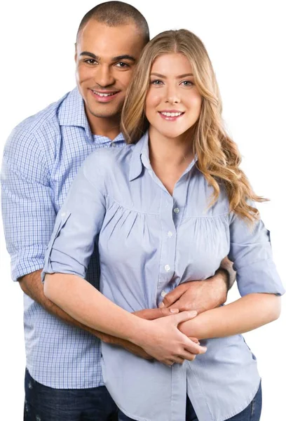 Genç çift sarılıyor.