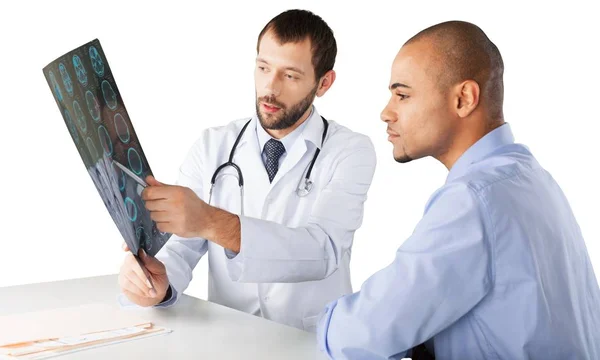 Arzt Zeigt Röntgenbild Des Patienten Isoliert Auf Weißem Hintergrund — Stockfoto