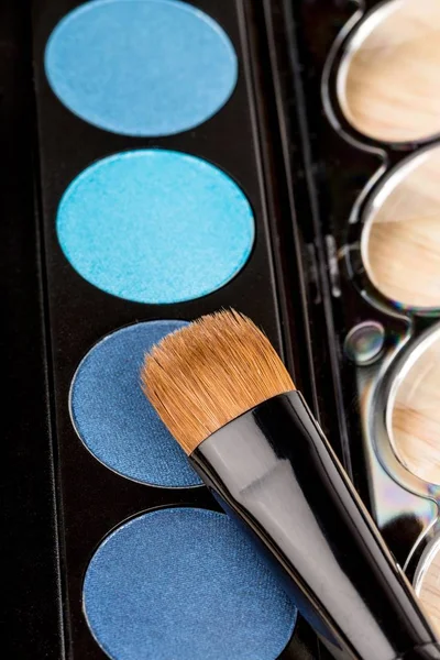 Palette blauer Lidschatten — Stockfoto