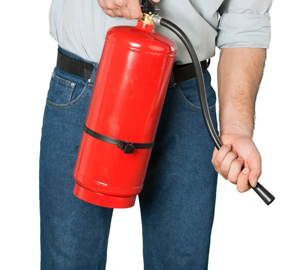 Adam beyaz arka plan üzerinde izole tetikleyici yangın söndürücü presler