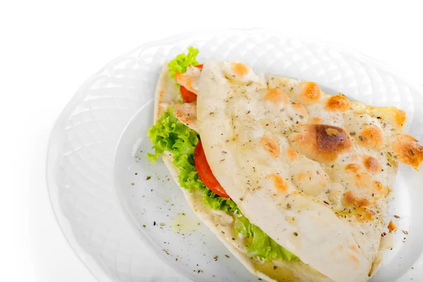 Beyaz Plaka Üzerinde Taze Lezzetli Sandviç — Stok fotoğraf