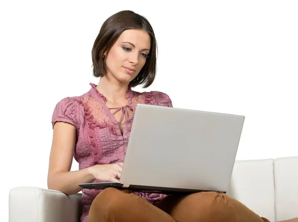 Roztomilá žena s laptopem — Stock fotografie