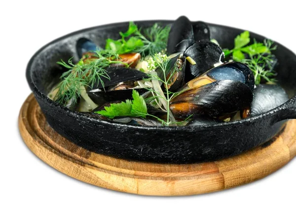 Moules bouillies dans une poêle noire — Photo