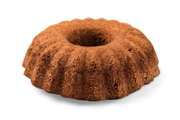 Beyaz arka planda taze pişmiş kek.