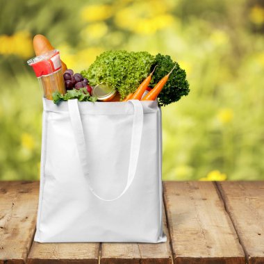 bakkal ürünleri ile alışveriş çantası