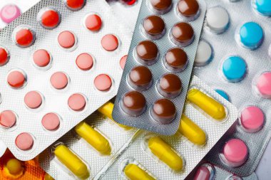 çok fazla farklı hap 