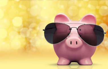 güneş gözlüğü ile Piggy banka