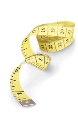 Sarı mezura beyaz arkaplanda izole edildi