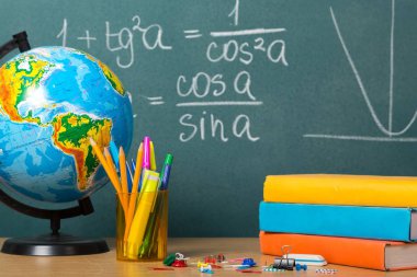 renkli okul malzemeleri 