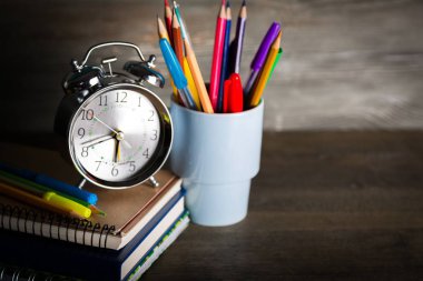 renkli okul malzemeleri 