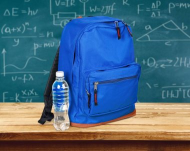 mavi okul çantası