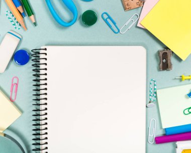 renkli okul malzemeleri 