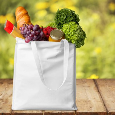 bakkal ürünleri ile alışveriş çantası