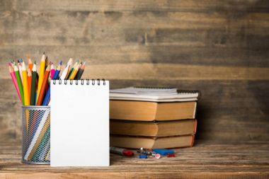 renkli okul malzemeleri 