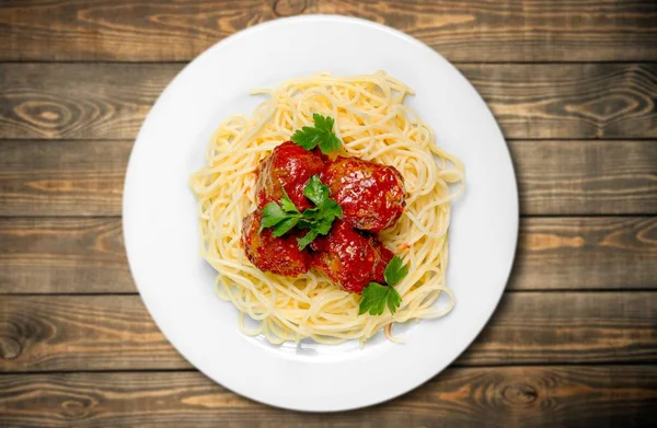 Pasta de espaguetis con albóndigas —  Fotos de Stock