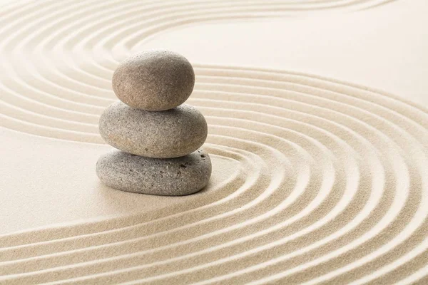 Zen kövek a homokban — Stock Fotó