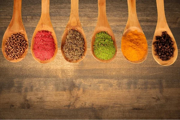 Verschillende kleurrijke kruiden — Stockfoto