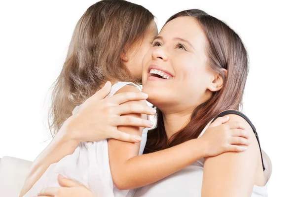 Mãe Filha Abraçando Isolado Fundo Branco — Fotografia de Stock