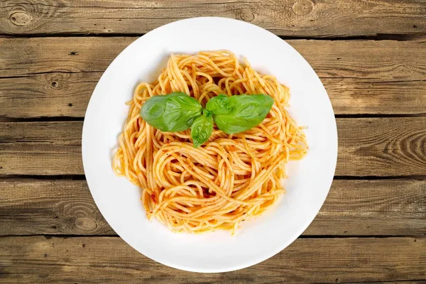 Spagetti makarna domates ile — Stok fotoğraf