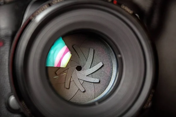 Об'єктив фотоапарата з відбиттям об'єктива — стокове фото