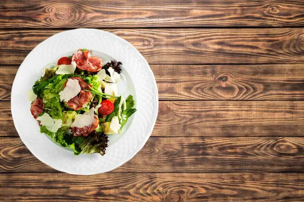Greek salad with fresh vegetables — Stock Photo, Image