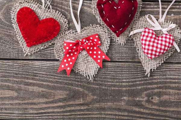 Kırmızı kalpli arka plan