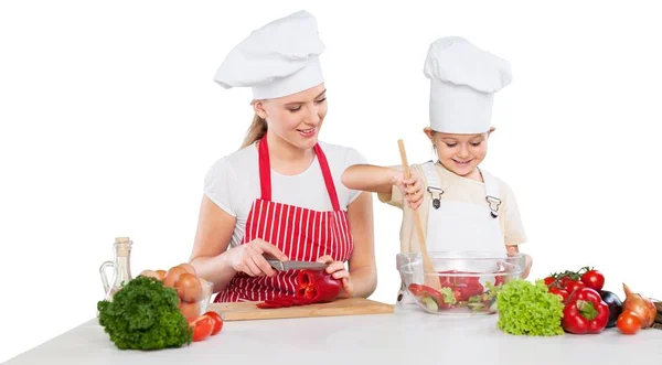 Chica y su madre cocinar juntos — Foto de Stock
